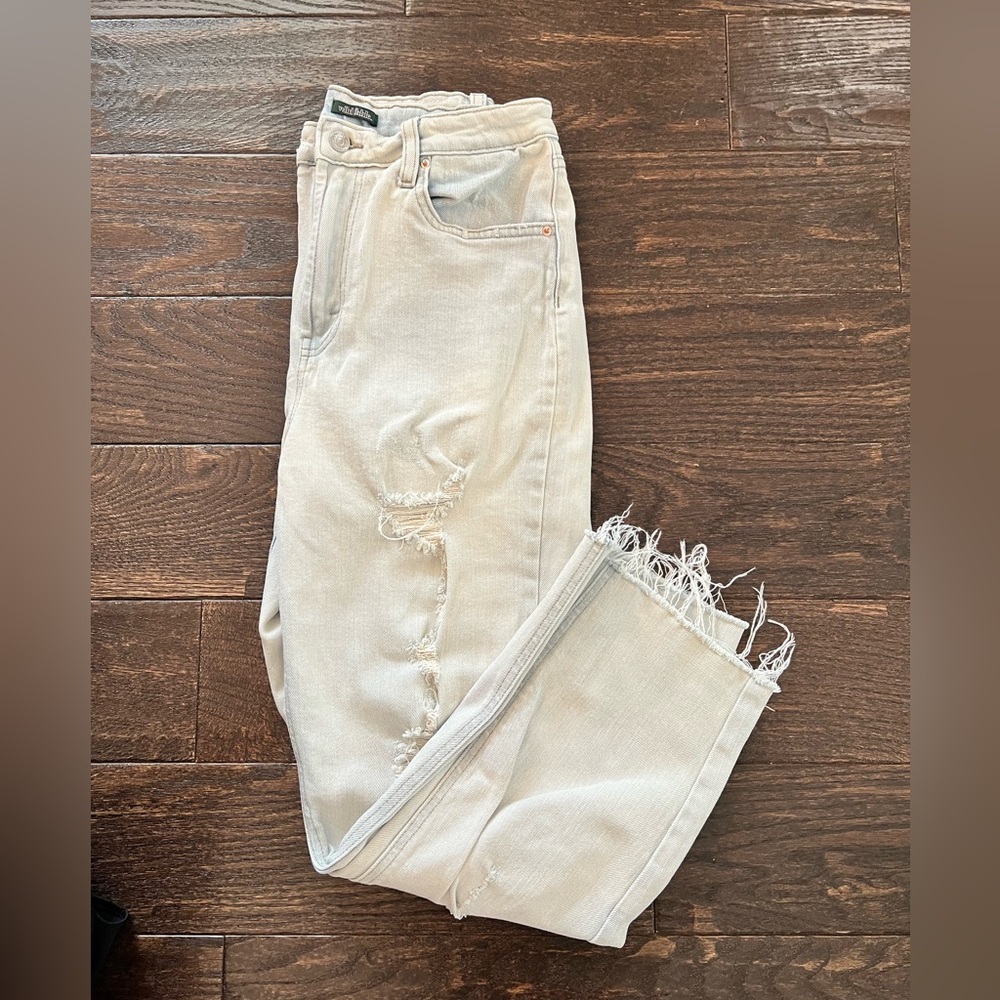 Wild Fable high-rise straight legged distressed jeans. Size 8.